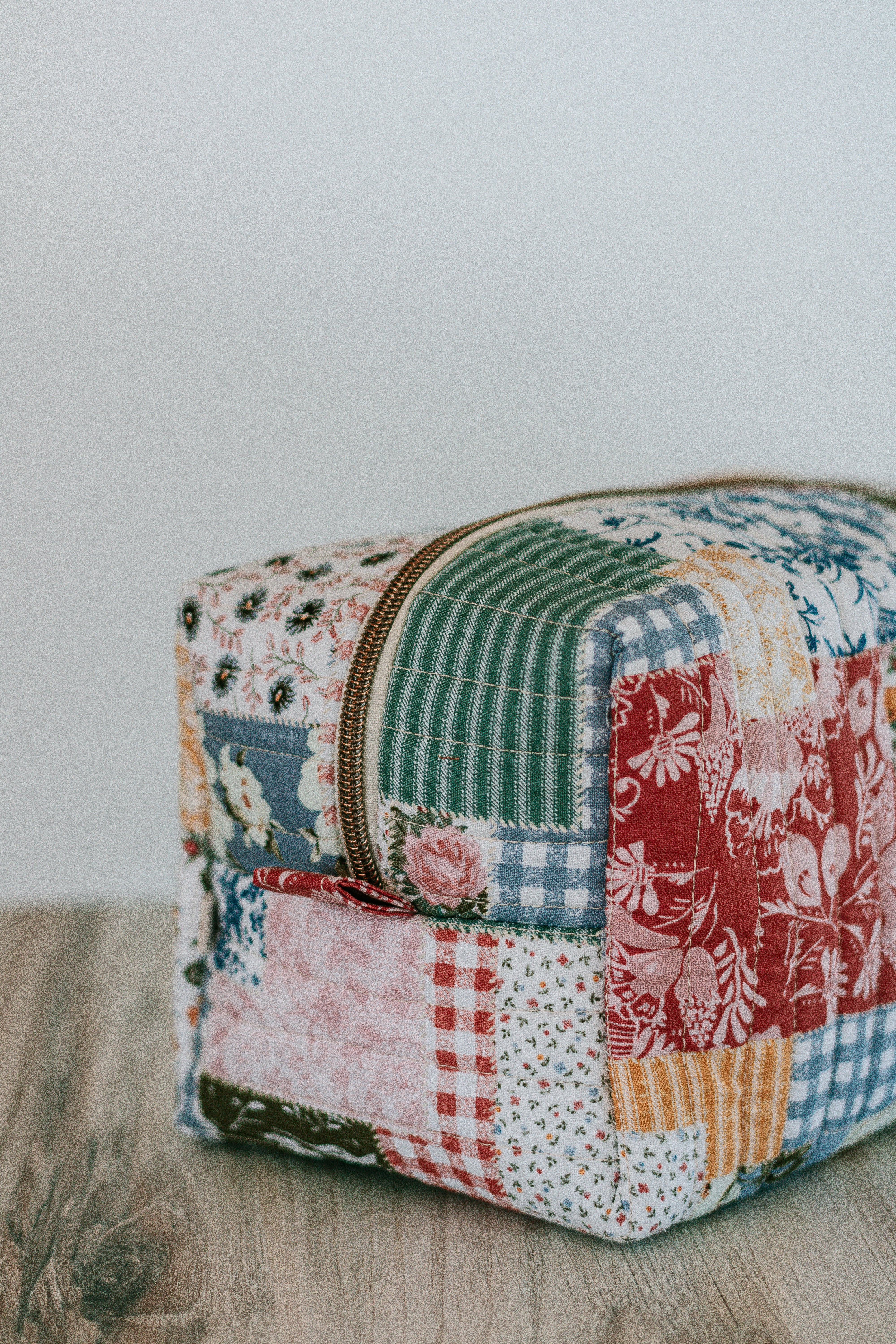 Countryside Florals | Jumbo Quilted Makeup Bag