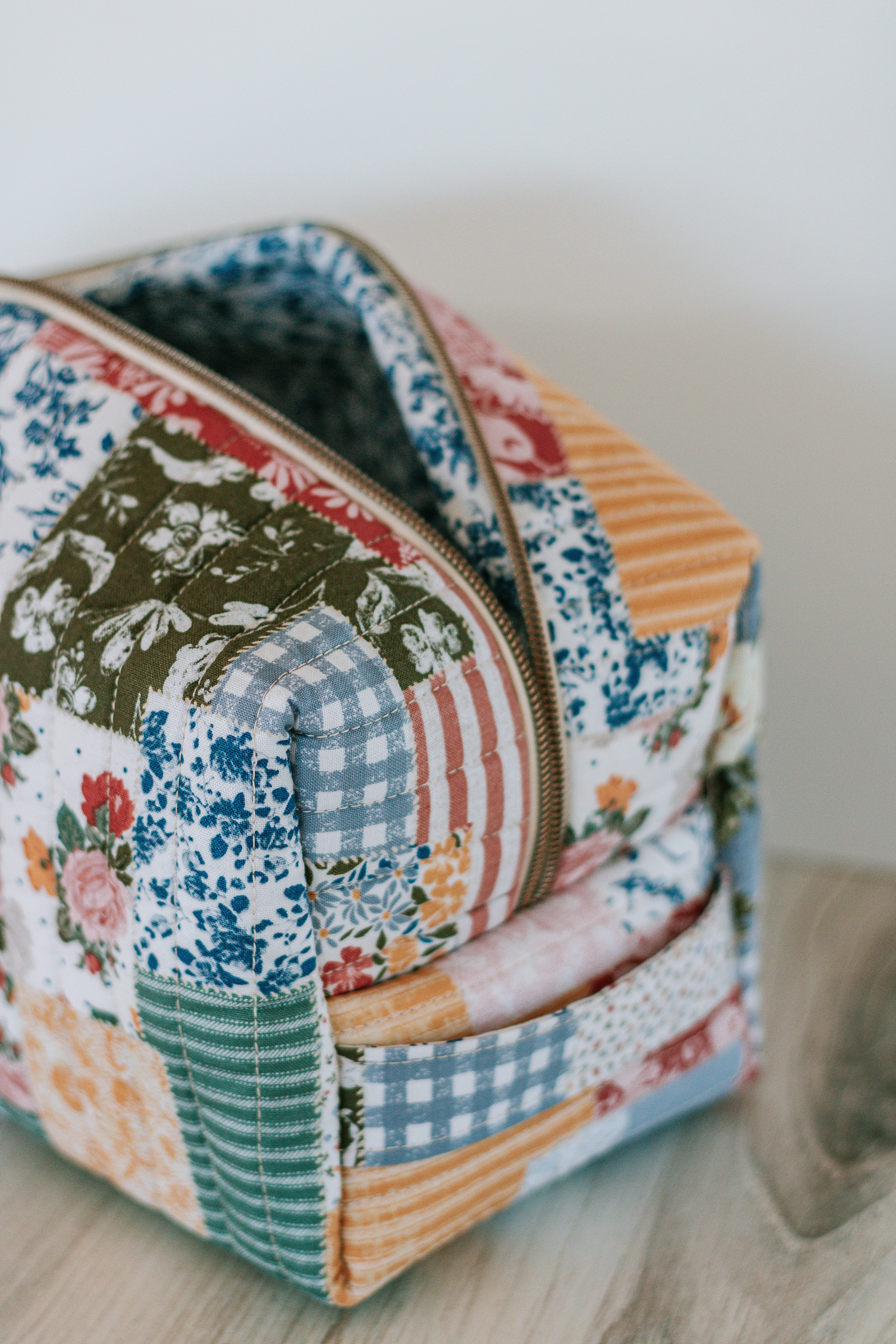 Countryside Florals | Jumbo Quilted Makeup Bag