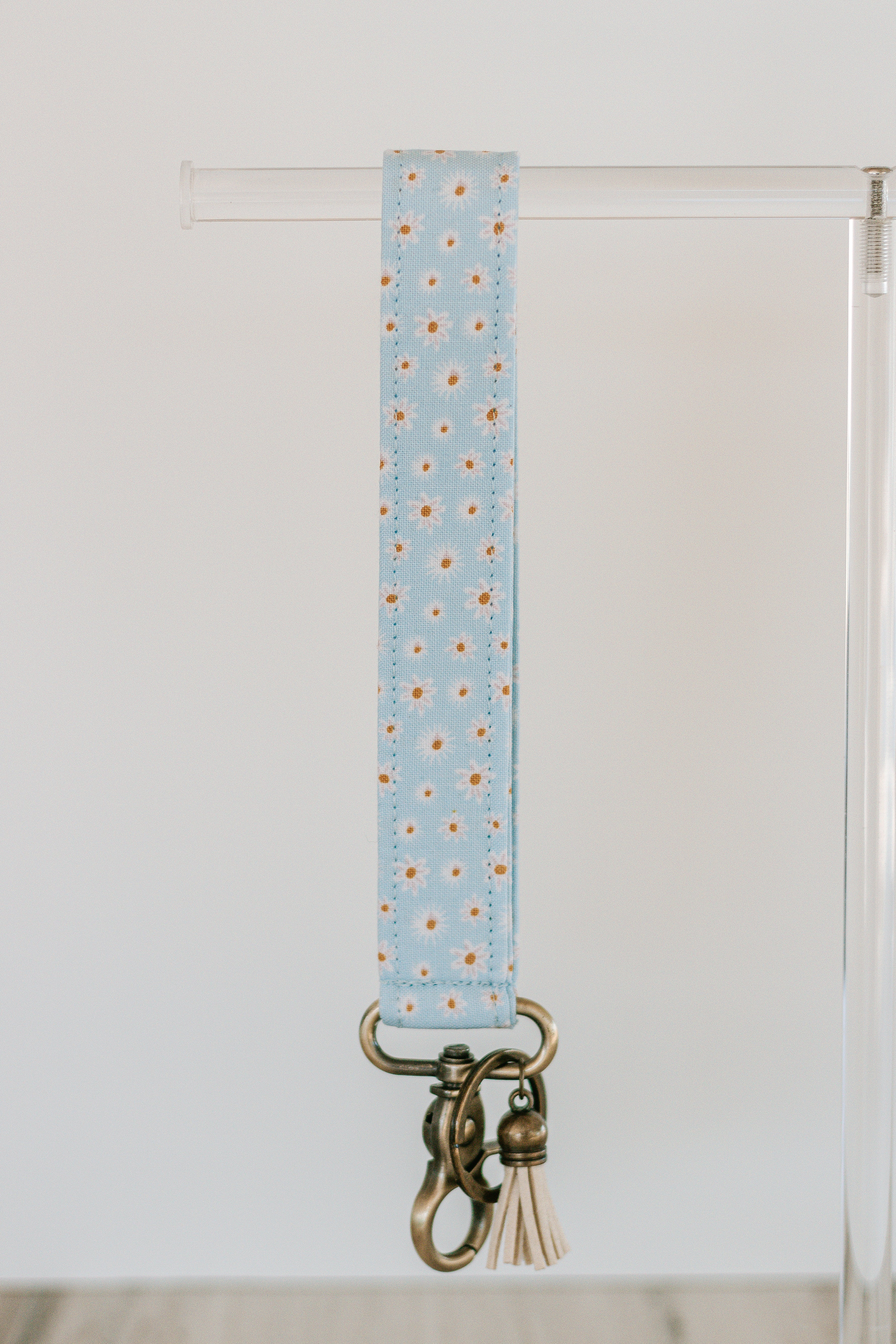 Baby Blue Daisies | Keychain Wristlet