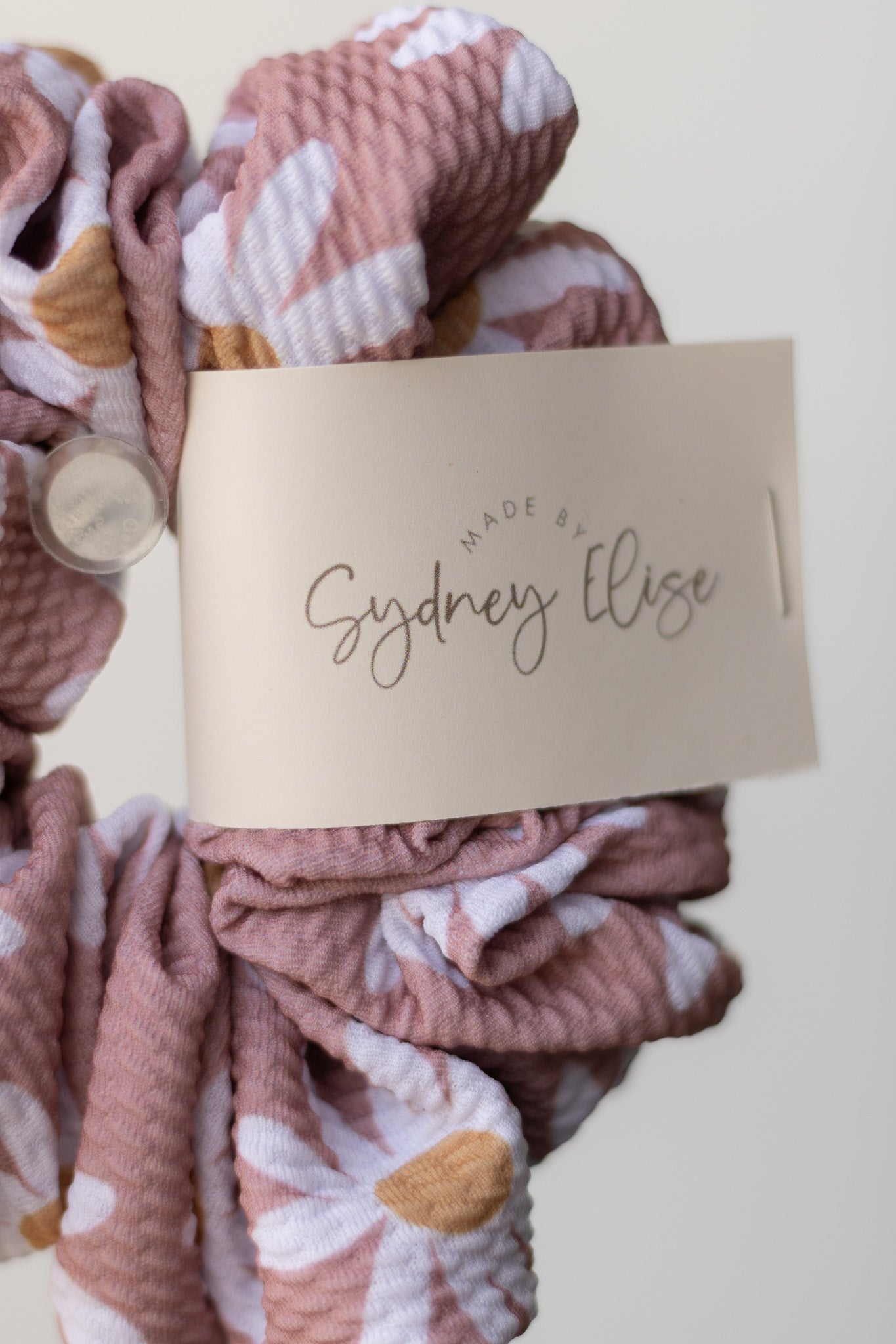 Love in Daisies | Jumbo Scrunchie