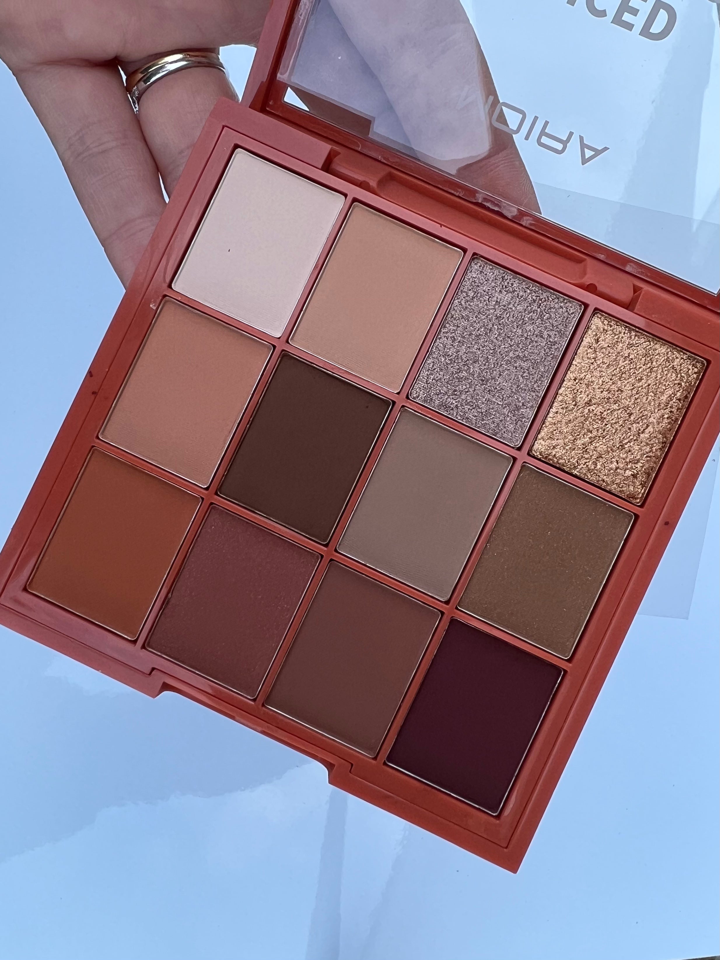 Essential Pressed Pigment Palette