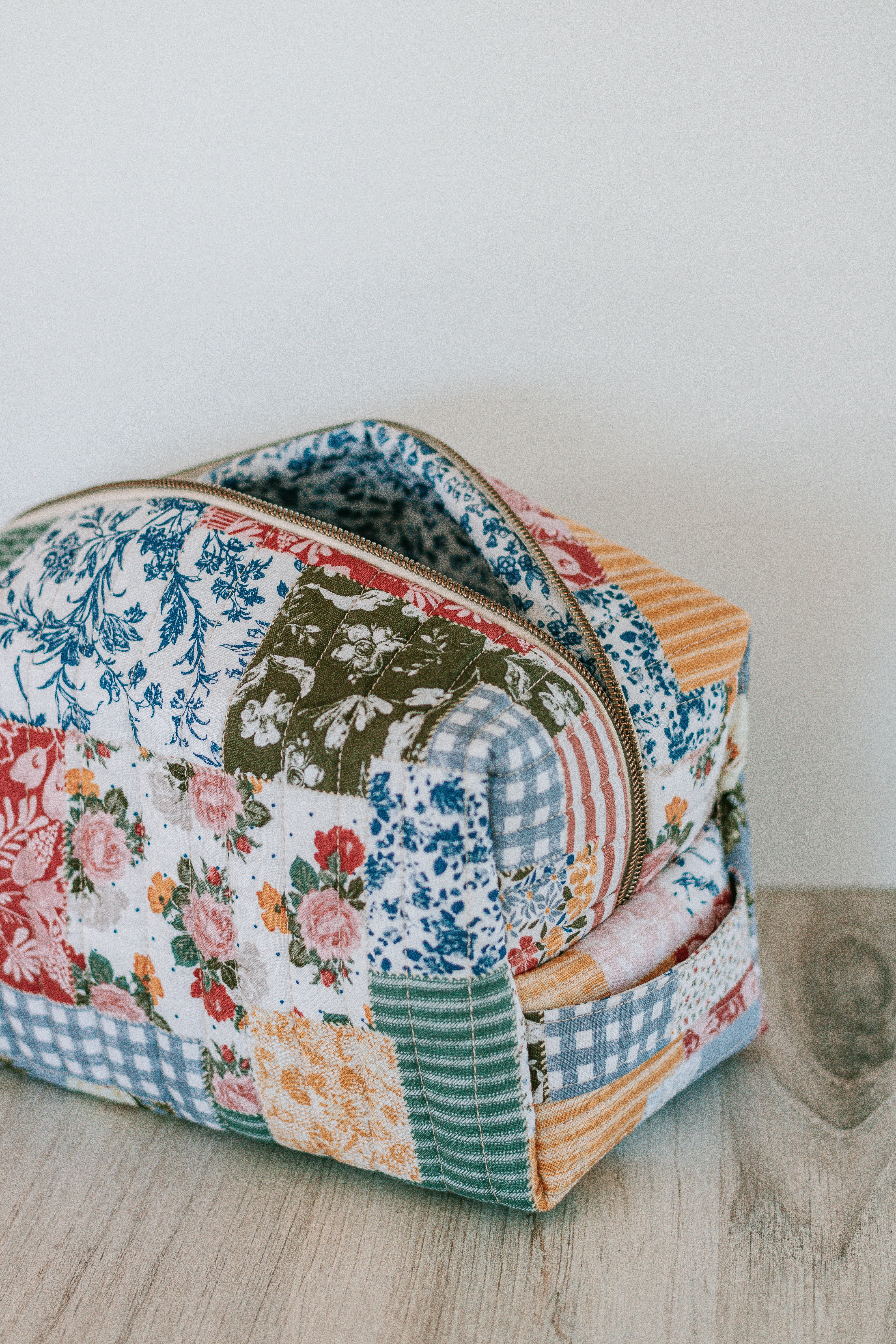 Countryside Florals | Jumbo Quilted Makeup Bag